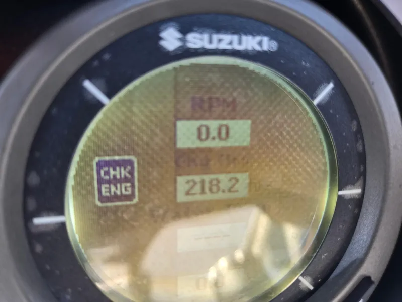 Slide: The Image of Suzuki gauge displaying RPM and engine check warning on AquaPatio 240 CB, 2016 model. - 16