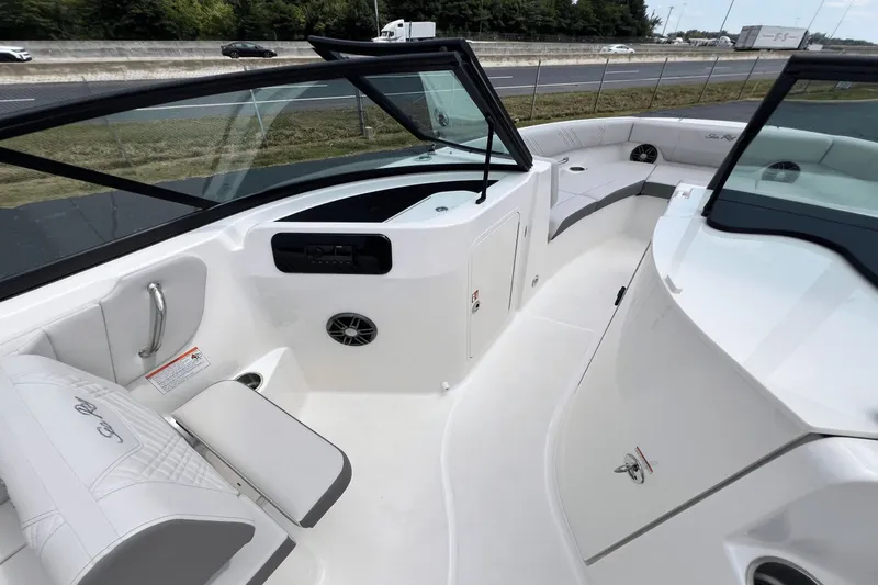 Slide: The Image of Sea Ray SDX 230 Outboard 2026 - 17