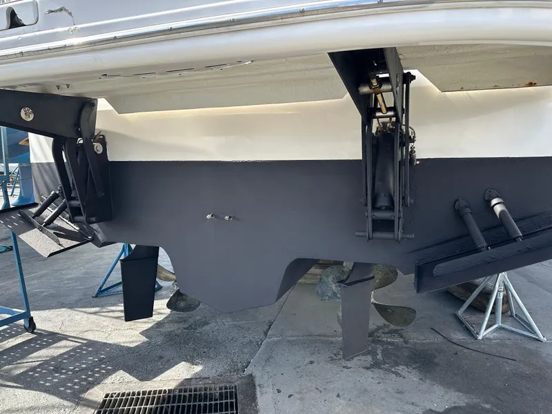 Slide: The Image of Rear view of a 2002 Sea Ray 510 Sundancer boat hull and propellers. - 15