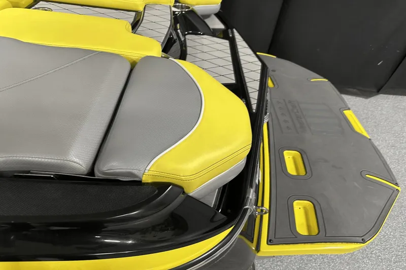 Slide: The Image of MasterCraft X20 2015 - 10