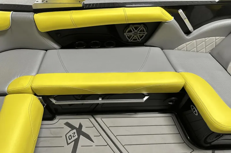Slide: The Image of MasterCraft X20 2015 - 23