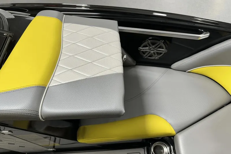 Slide: The Image of MasterCraft X20 2015 - 45