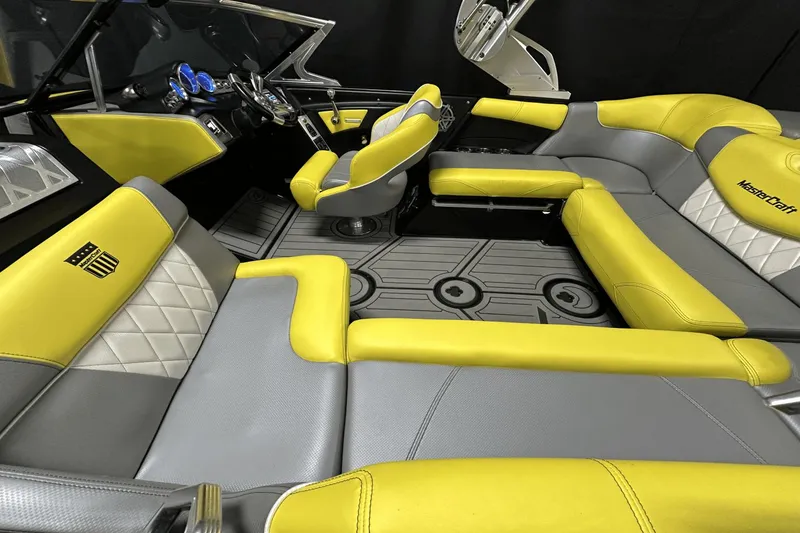 Slide: The Image of MasterCraft X20 2015 - 7