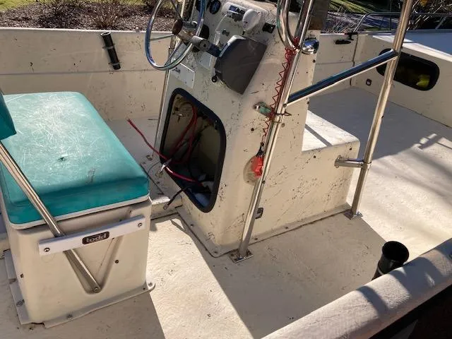 Slide: The Image of 1997 Carolina Skiff 198 DLV boat interior with teal seat and steering console. - 4