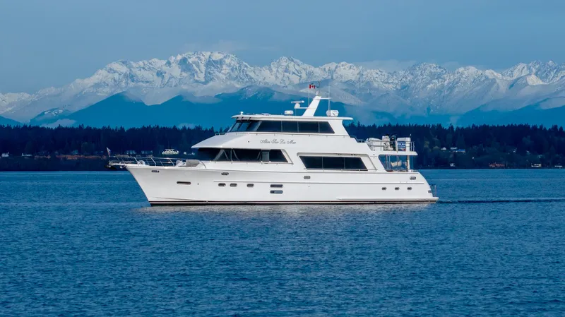 Slide: The Image of E750SL Skylounge - 2