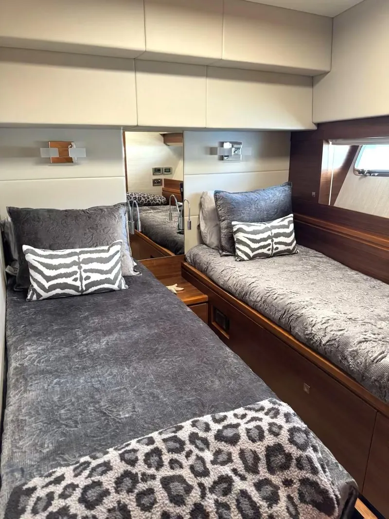 Slide: The Image of Guest stateroom - 32
