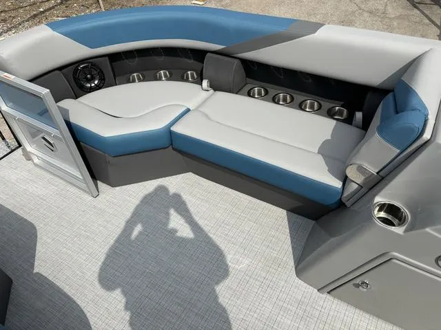 Slide: The Image of South Bay S224FCR 2025 - 7