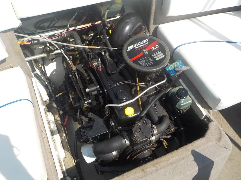 Slide: The Image of 2004 Bayliner 195 Classic boat engine, featuring a Mercury MerCruiser 3.0-liter motor. - 11