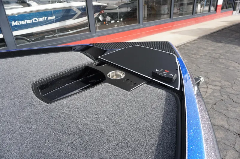 Slide: The Image of Ranger Z520 2025 - 18