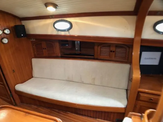 Slide: The Image of Port salon settee - 16