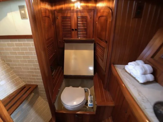 Slide: The Image of Fwd head-shower vanity - 20