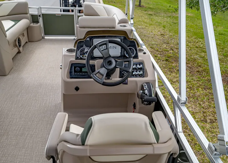 Slide: The Image of Tahoe Sport Rear Fish 2025 - 11