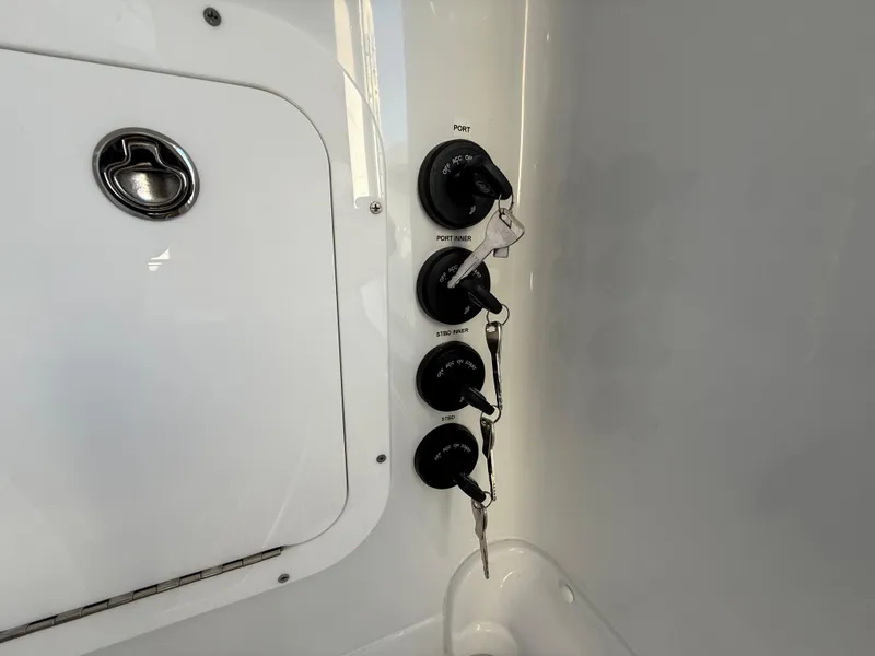 Slide: The Image of Yellowfin 42 Center Console 2025 - 75