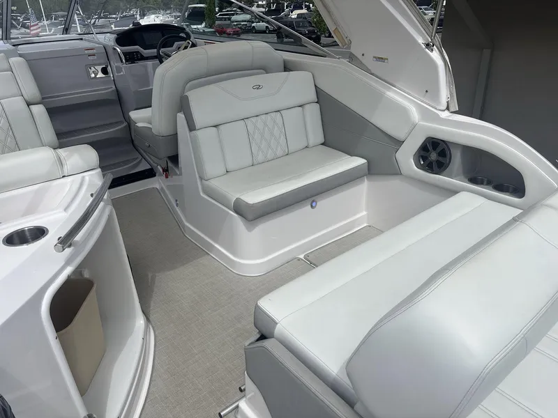 Slide: The Image of Regal 28 Express 2021 - 10