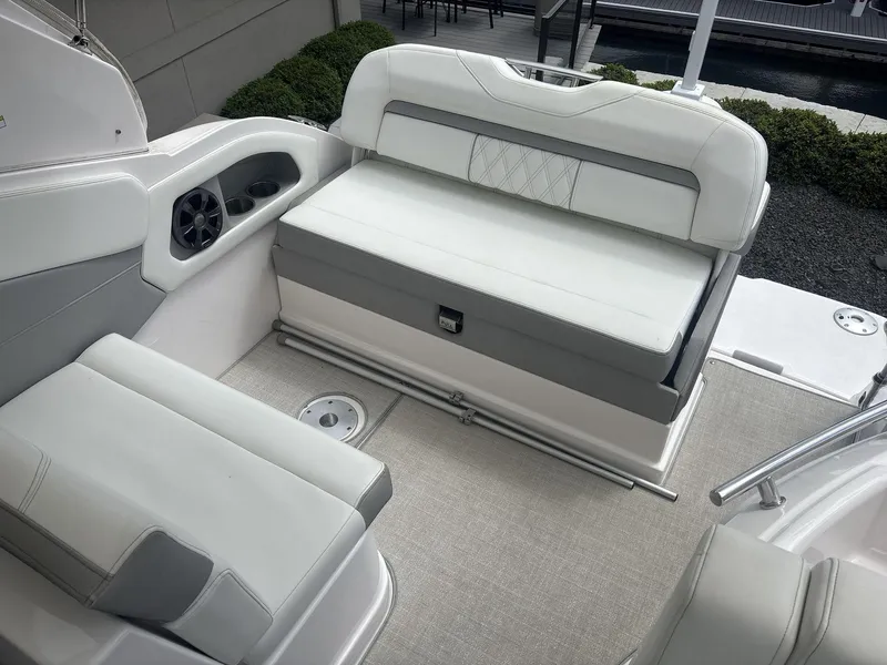 Slide: The Image of Regal 28 Express 2021 - 13