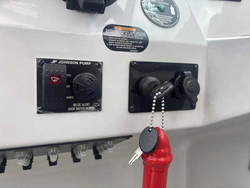 Slide: The Image of Regal 28 Express 2021 - 20