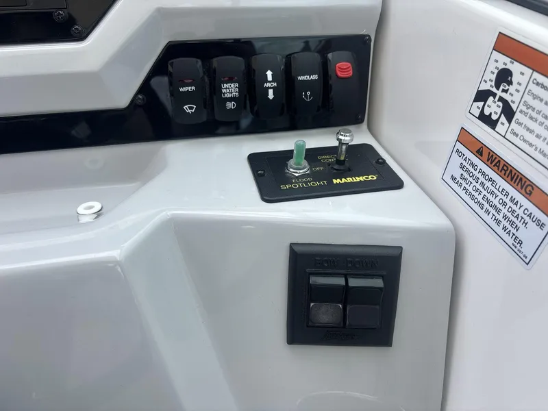 Slide: The Image of Regal 28 Express 2021 - 23