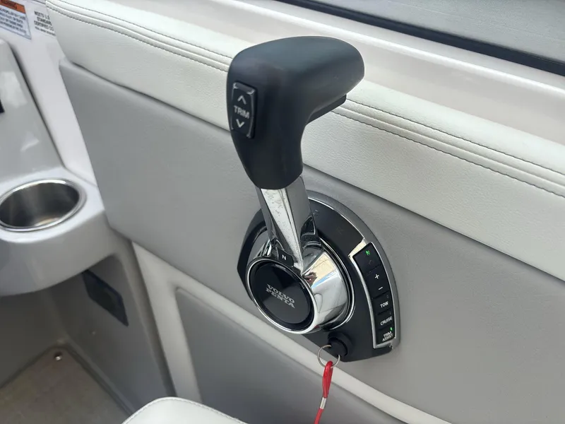 Slide: The Image of Regal 28 Express 2021 - 25