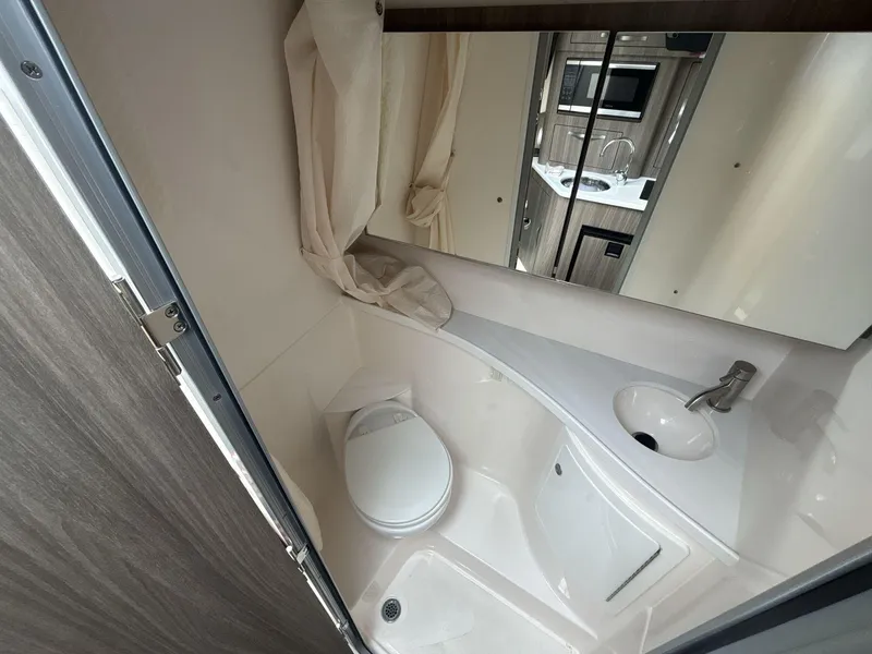 Slide: The Image of Regal 28 Express 2021 - 30