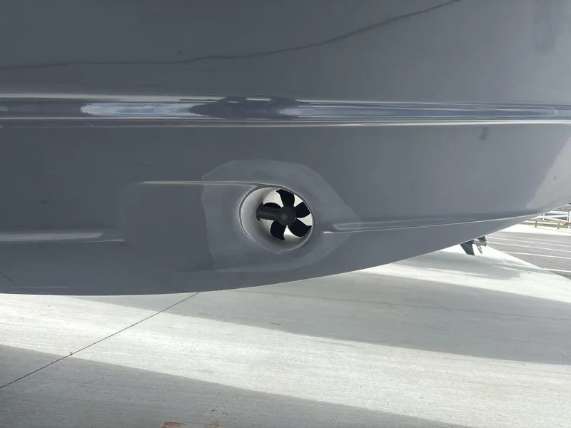 Slide: The Image of Regal 28 Express 2021 - 4