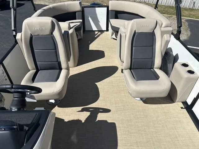 Slide: The Image of Harris Cruiser 230 CWDH 2025 - 5