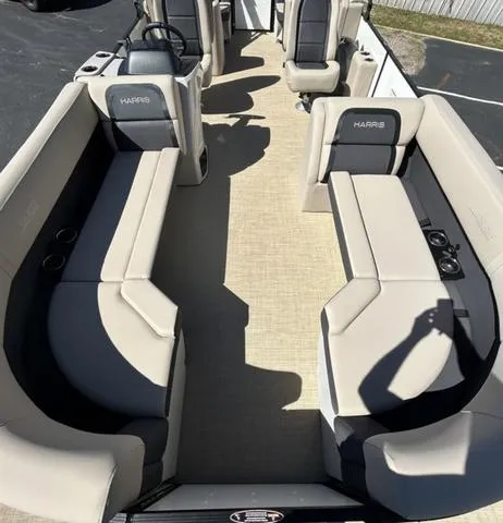 Slide: The Image of Harris Cruiser 230 CWDH 2025 - 7