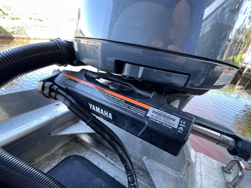 Slide: The Image of 2021 Bennington QX 27 boat with Yamaha engine, close-up of motor and hydraulic system. - 12