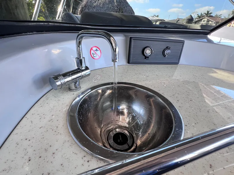 Slide: The Image of Stainless steel sink with running water on 2021 Bennington QX 27 QFB X2 boat. - 22