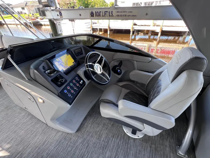 Slide: The Image of Interior of 2021 Bennington QX 27 boat with modern helm and seating. - 23