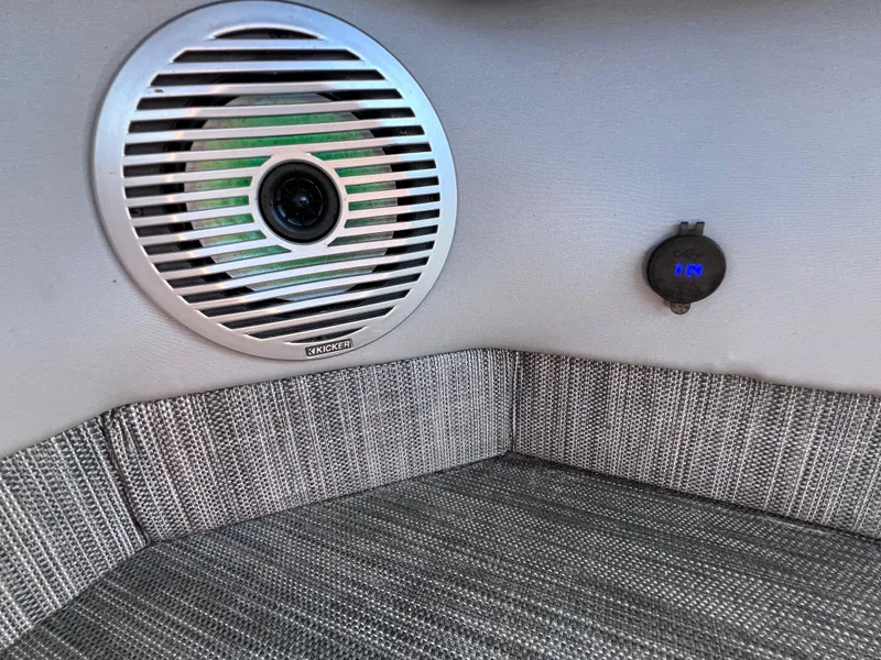 Slide: The Image of Speaker and USB port in 2021 Bennington QX 27 QFB X2 boat interior. - 33