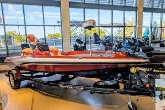 The Image of 2025 Ranger Z185 boat displayed indoors on a trailer. - 0