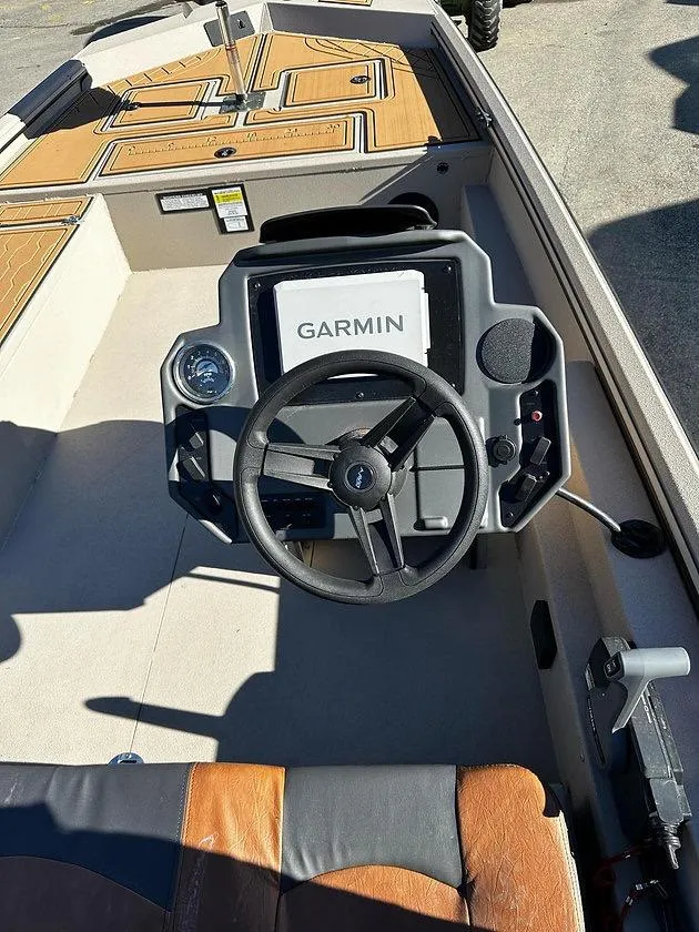 Slide: The Image of Avid 18 Rogue SC 2025 boat interior with Garmin navigation system and stylish seating. - 4