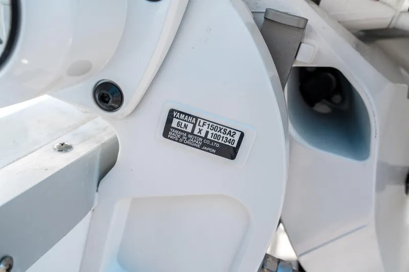 Slide: The Image of Close-up of Yamaha motor label on 2025 Sea Hunt Ultra 265 SE boat. - 41