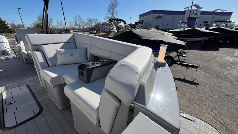 Slide: The Image of Captain's chair on 2025 Balise HORIZON 24C boat, featuring modern design and controls. - 31