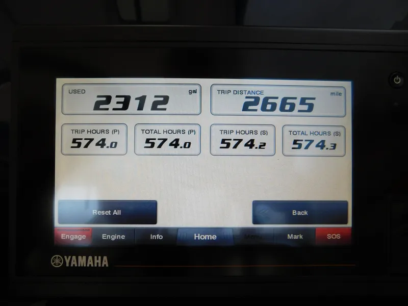 Slide: The Image of Yamaha display showing fuel usage and trip data for 2018 Pursuit OS 325 Offshore. - 18