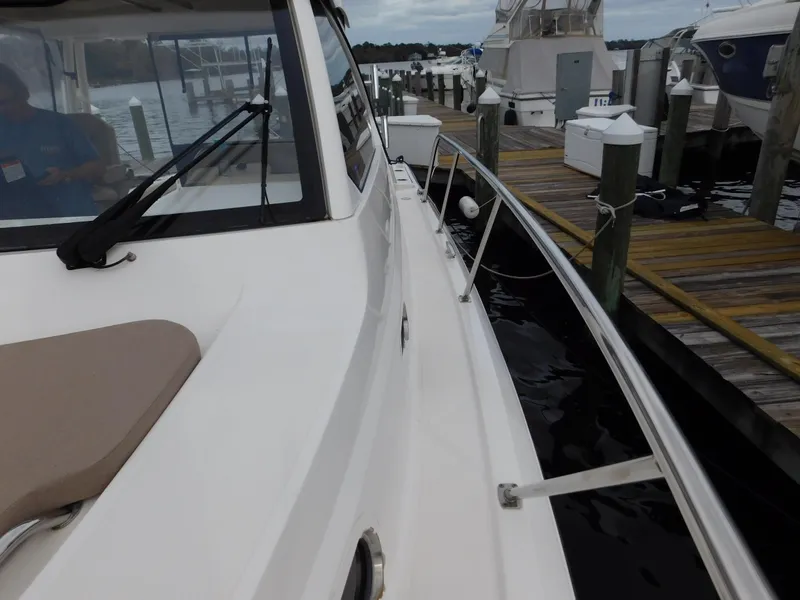 Slide: The Image of Pursuit OS 325 Offshore 2018 - 51