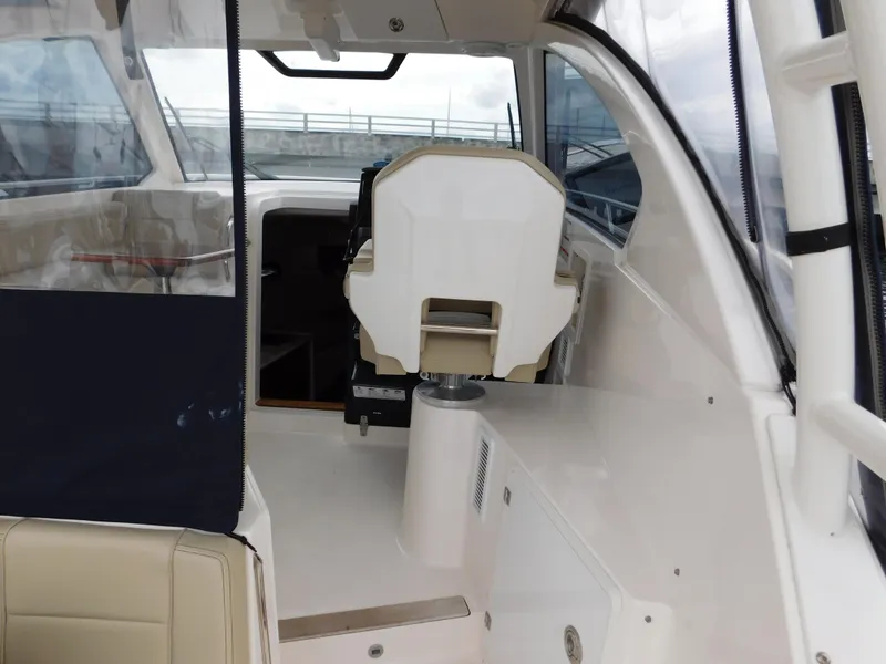 Slide: The Image of Pursuit OS 325 Offshore 2018 - 57