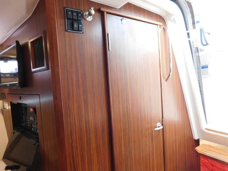 Slide: The Image of Pursuit OS 325 Offshore 2018 - 72