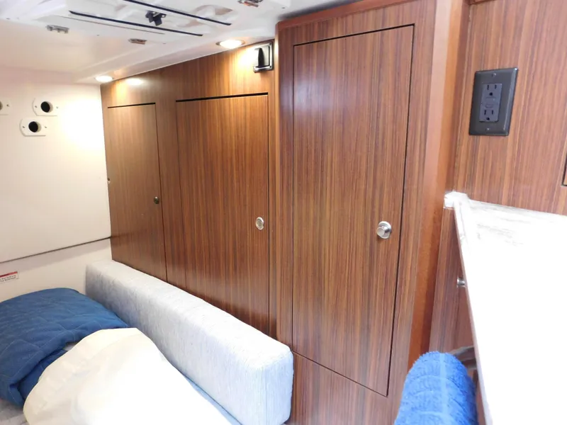 Slide: The Image of Pursuit OS 325 Offshore 2018 - 76