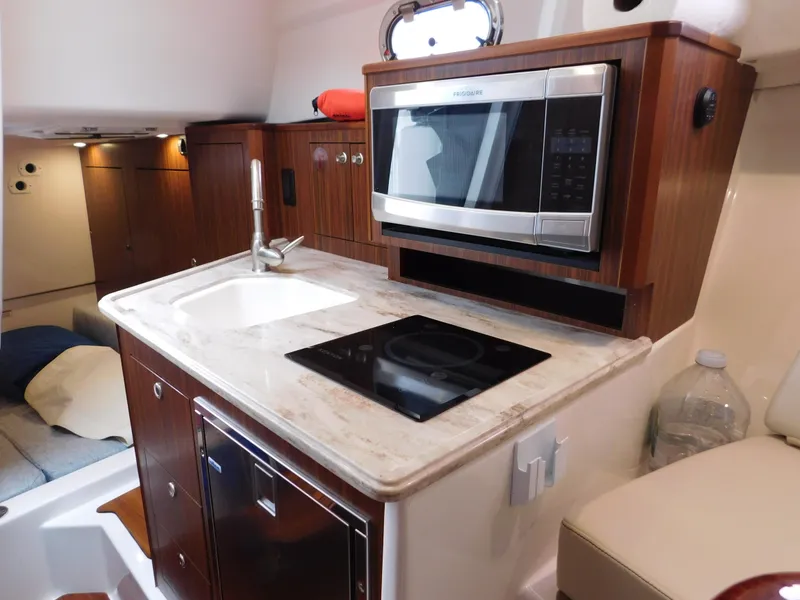 Slide: The Image of Pursuit OS 325 Offshore 2018 - 83