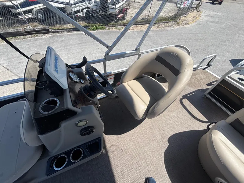 Slide: The Image of Interior view of 2020 Sun Tracker Bass Buggy 18 DLX pontoon boat cockpit. - 14