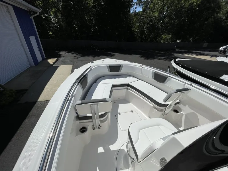 Slide: The Image of Robalo R232 Explorer 2026 - 17