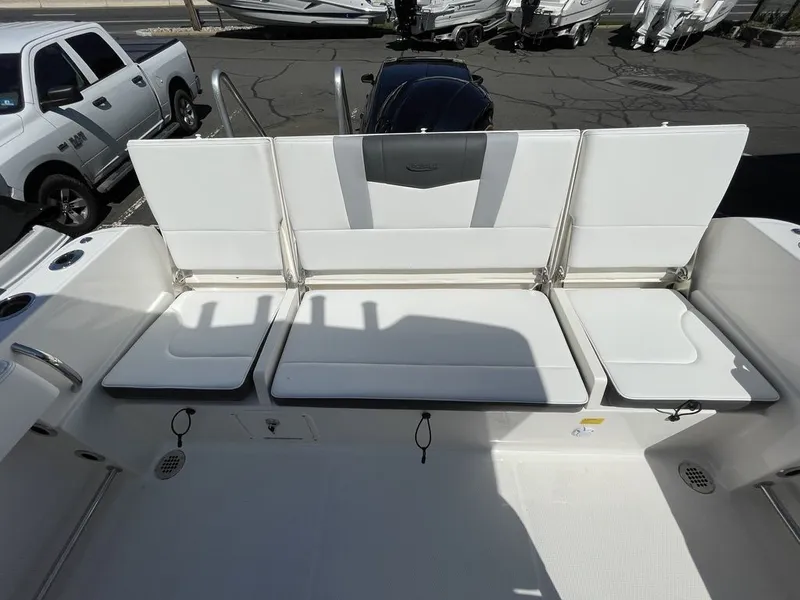 Slide: The Image of Robalo R232 Explorer 2026 - 6