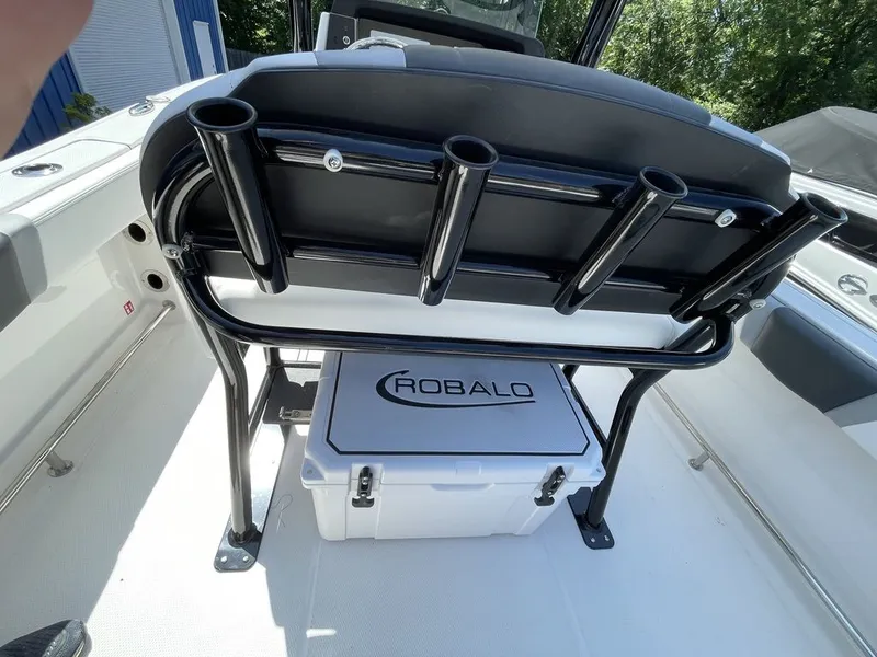 Slide: The Image of Robalo R232 Explorer 2026 - 11