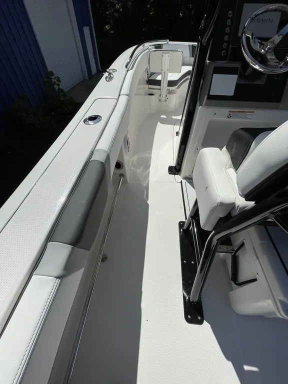 Slide: The Image of Robalo R232 Explorer 2026 - 16