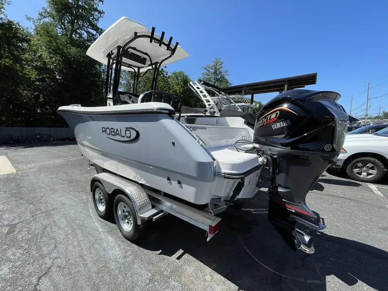 Slide: The Image of Robalo R232 Explorer 2026 - 3
