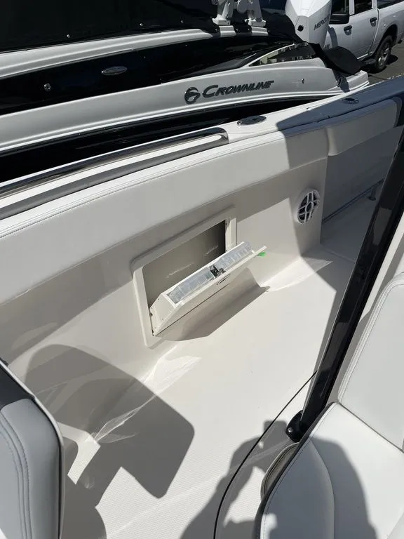Slide: The Image of Robalo R232 Explorer 2026 - 15