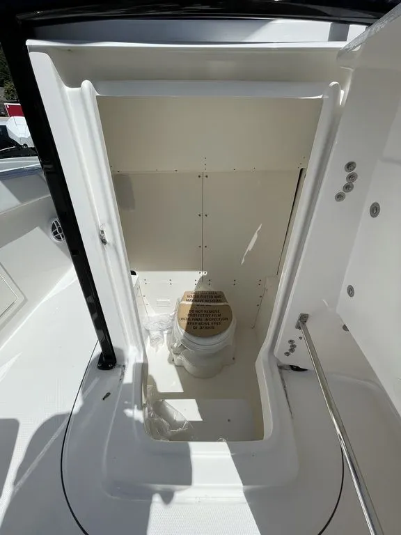 The Image of Robalo R232 Explorer 2026 - 0