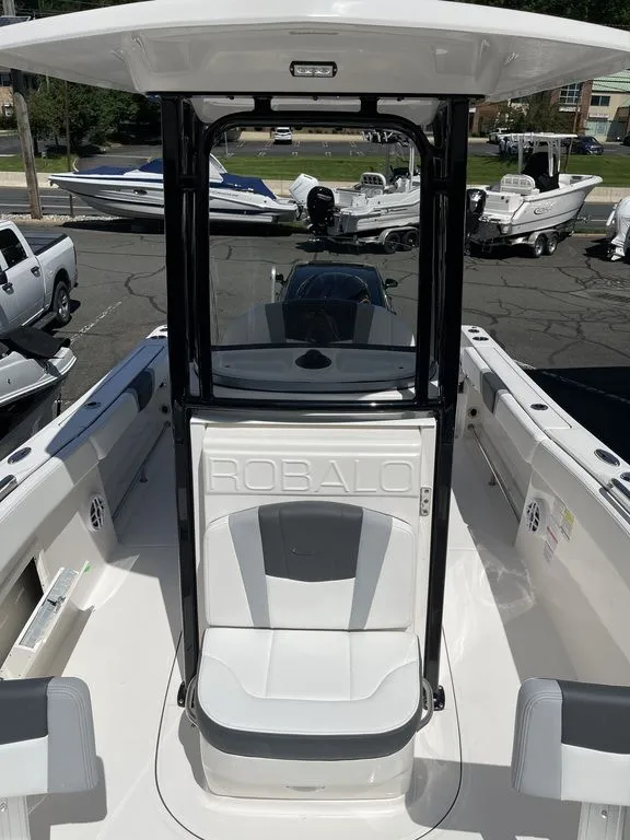 Slide: The Image of Robalo R232 Explorer 2026 - 9