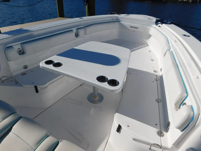 Slide: The Image of Everglades 355 Center Console 2016 - 102